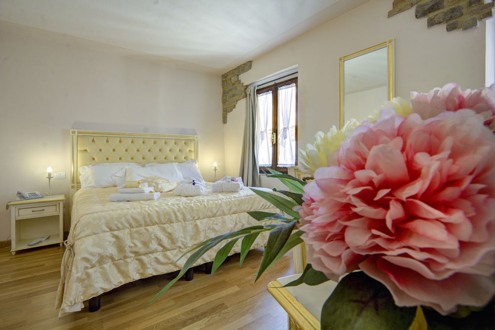 Hotel Volterra In 12/65