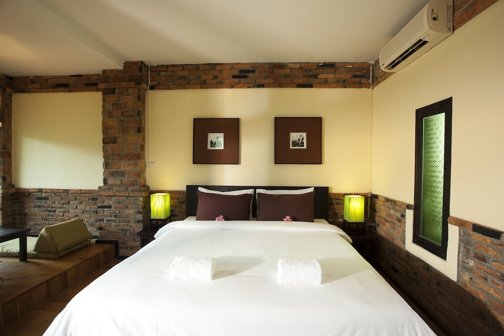 Motive Cottage Resort 30/65