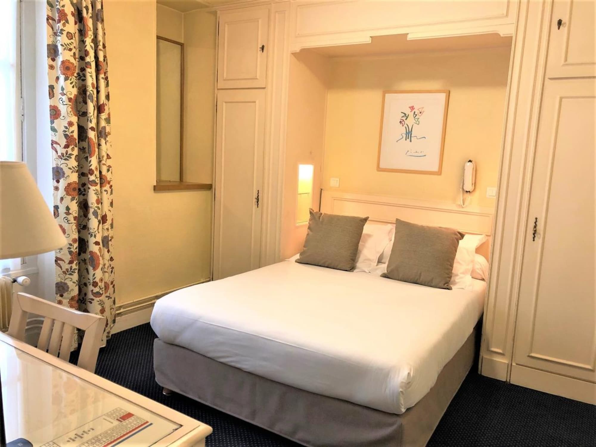 غرفة كلاسيكية بسرير مزدوج، HOTEL DE SUEZ 6/9