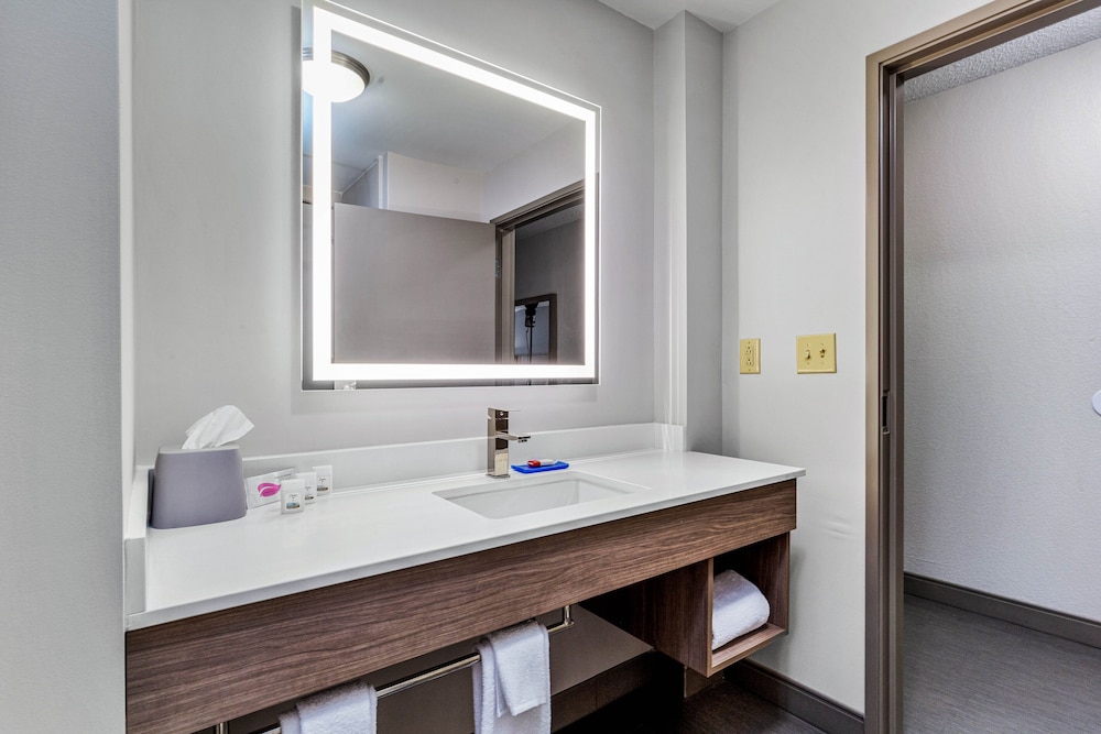 Holiday Inn Express New Albany 56/59