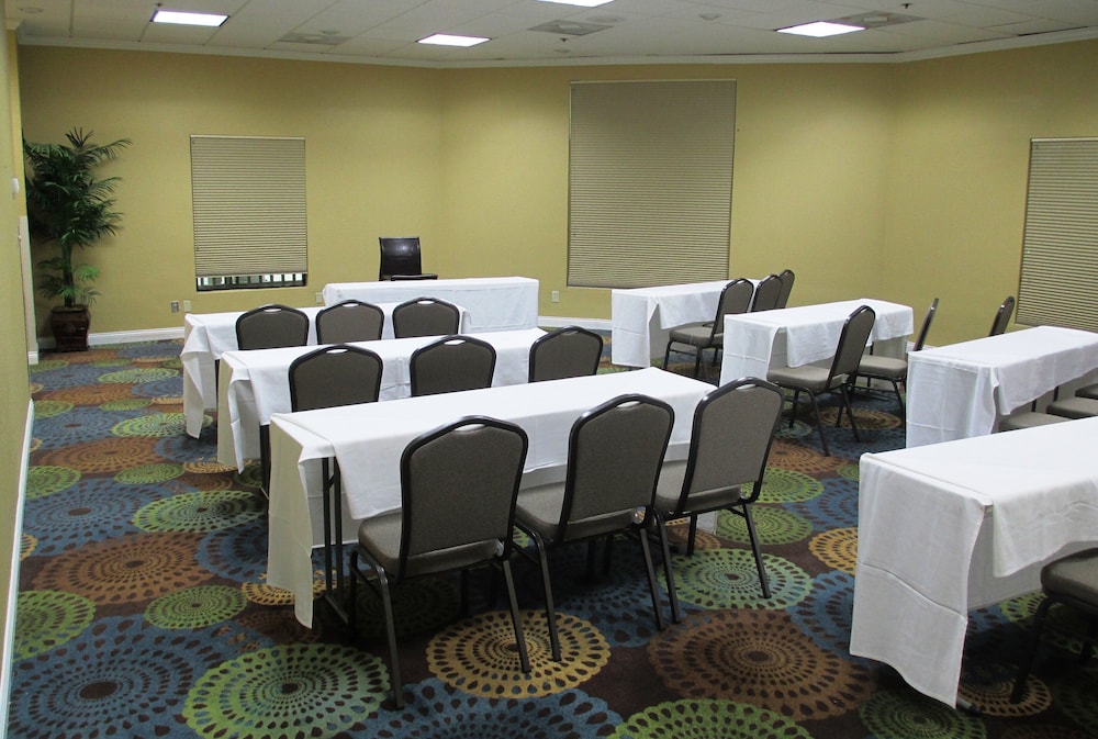 Holiday Inn Fort Myers - Downtown Area an IHG Hotel (ex. The Edison at Midtown) 56/58