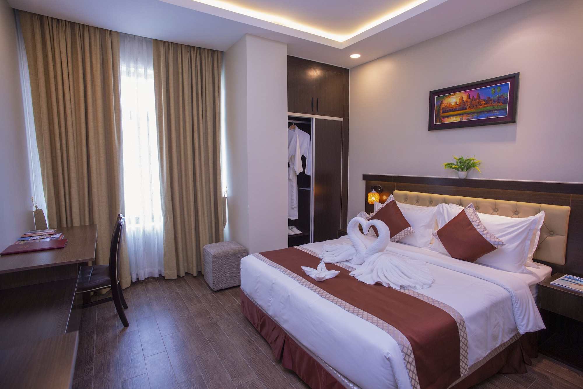 DELUXE, DOUBLE BED