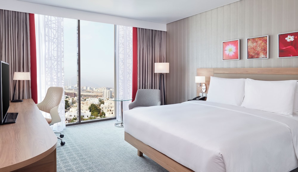 غرفة عائلية بسرير كينج، Hilton Garden Inn Muscat Al Khuwair 2/9