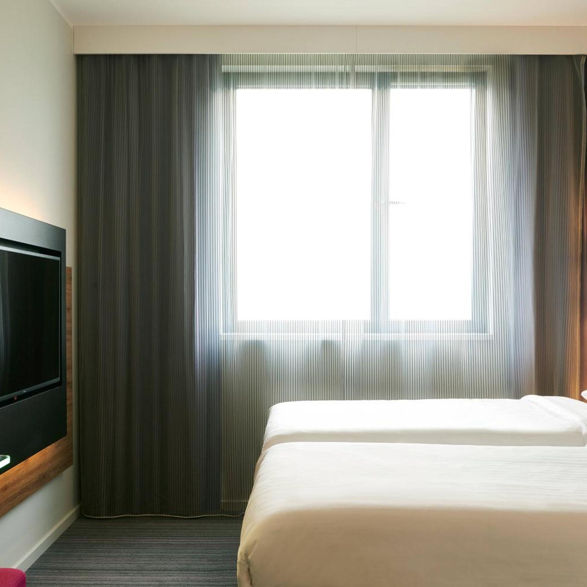 Moxy, Twin Beds