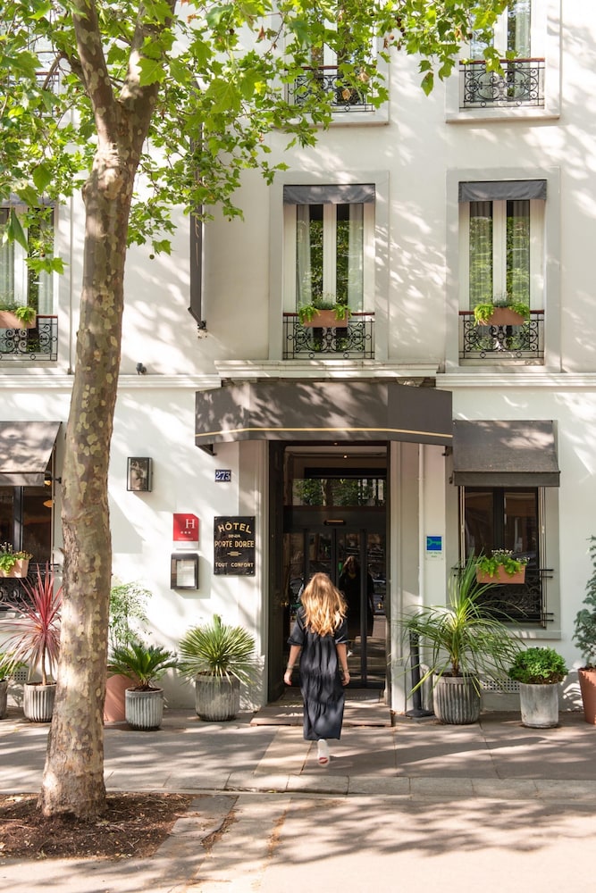 Hotel De La Porte Doree in PARIS