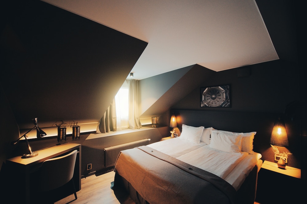 Deluxe, Apartment, King and Twin Beds
