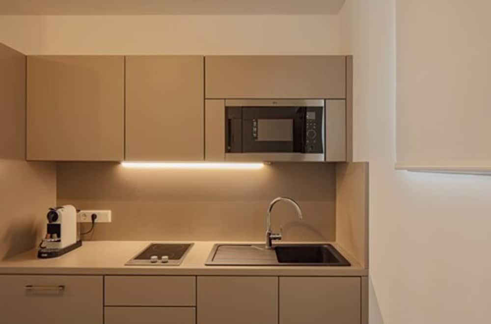 Dd Suites Serviced Apartments 33/35