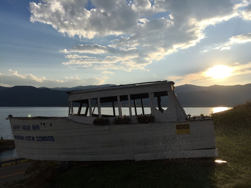 Lake View Suites Yellowstone 35/39