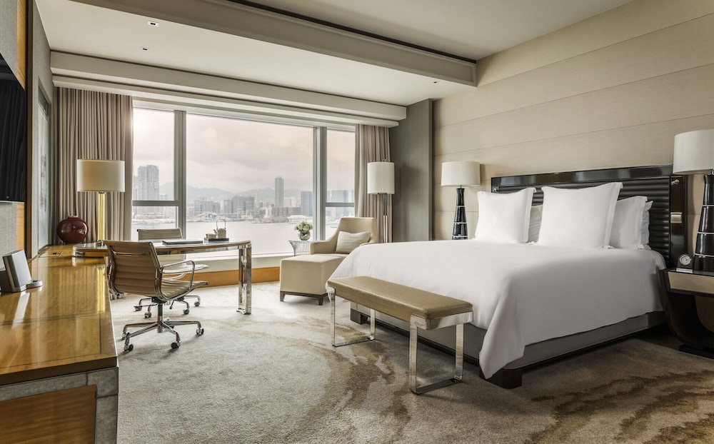 Four Seasons Hotel Hong Kong 14/76