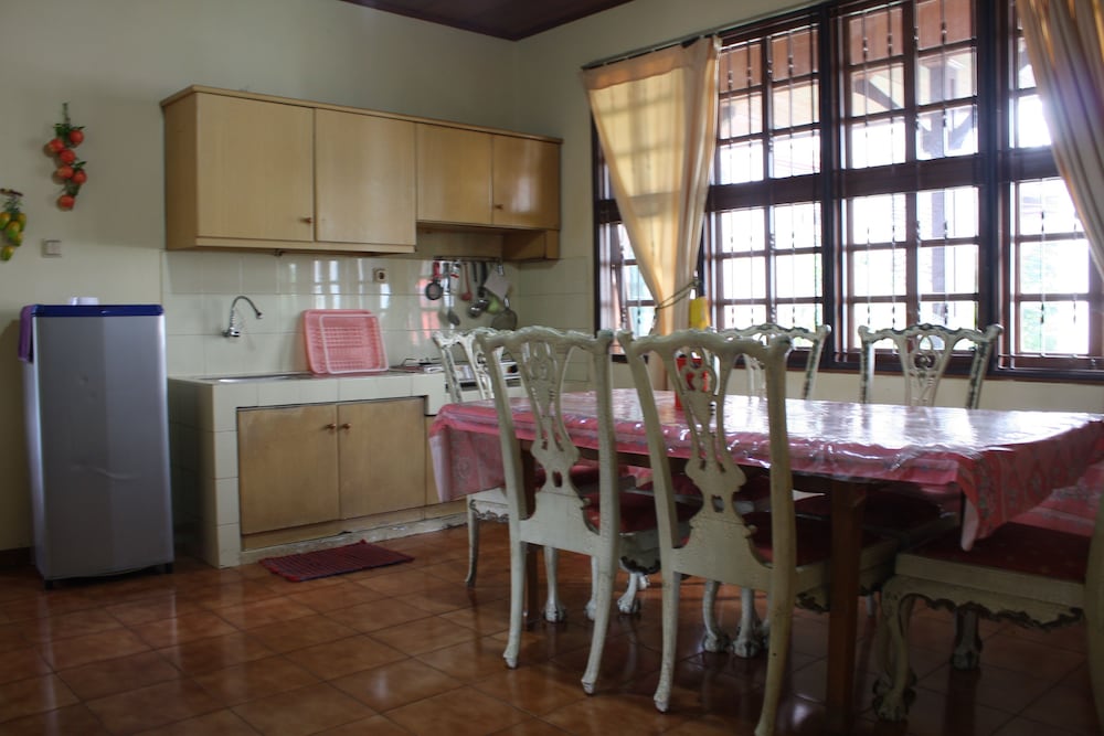 Villa Kota Bunga Anyelir 41/51