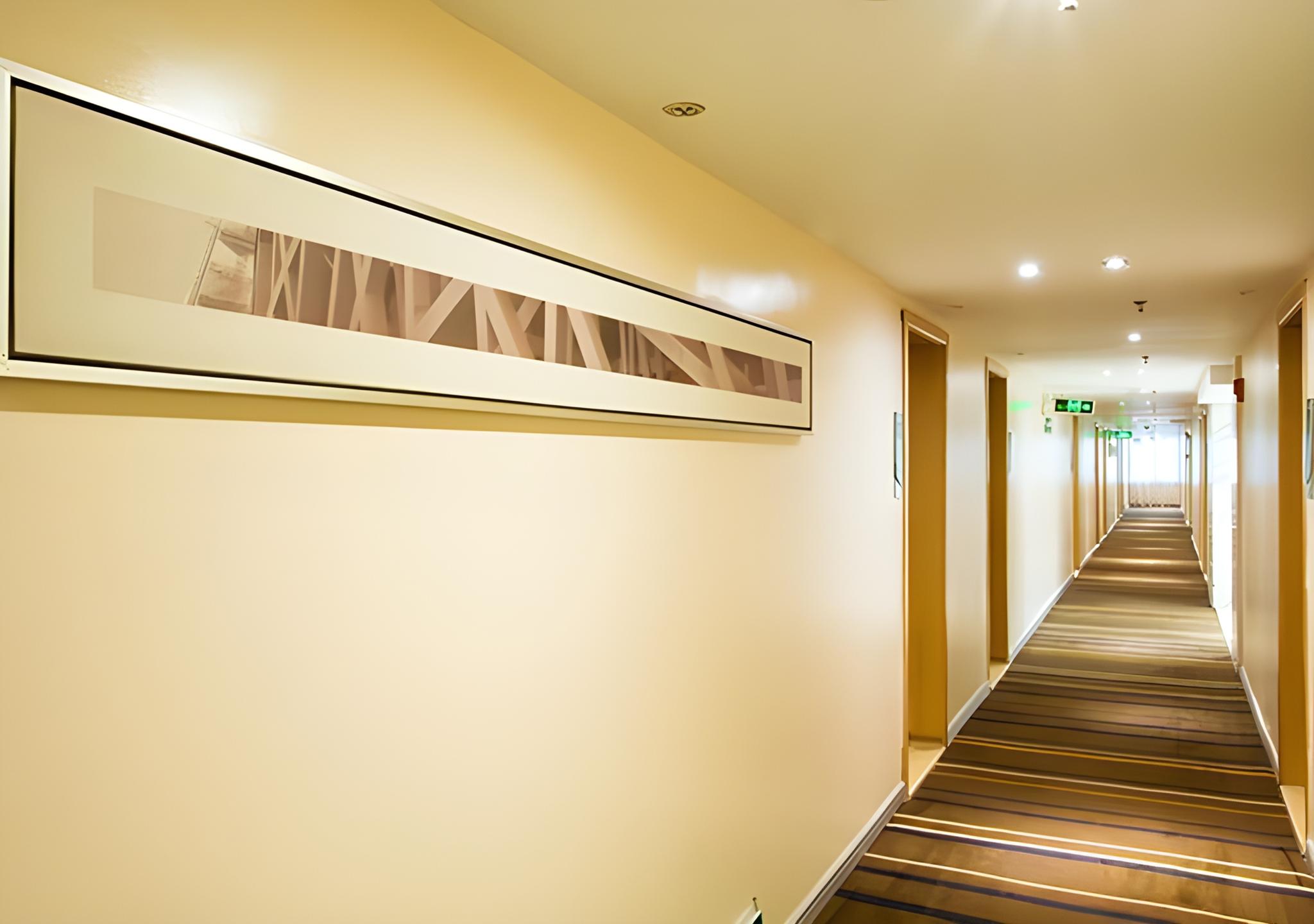 City Comfort Inn (Hezhou Guposhan Avenue) 32/48