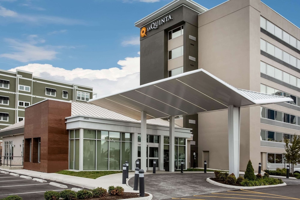 La Quinta Inn & Suites by Wyndham Virginia Beach 1/46