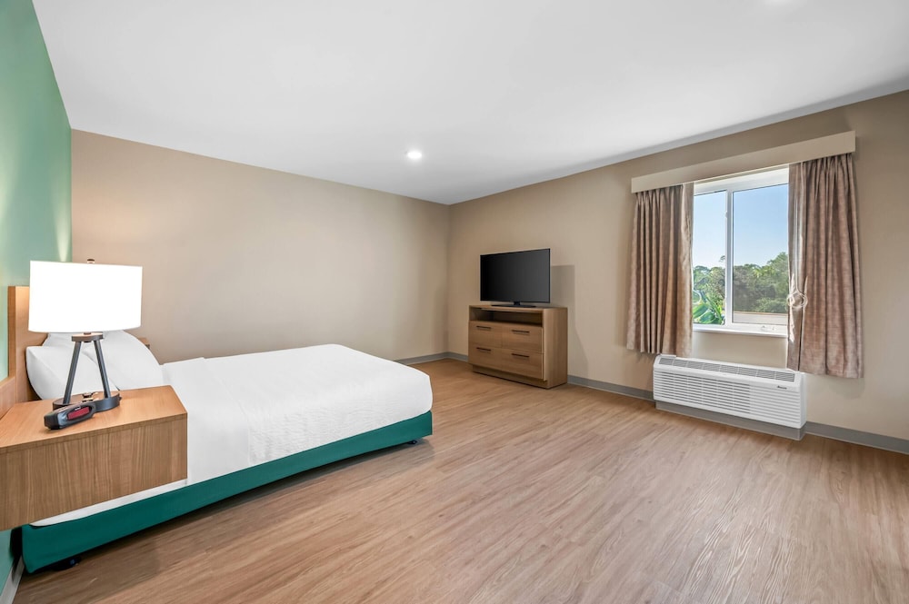 ECHO Suites Extended Stay By Wyndham Naples 53/86