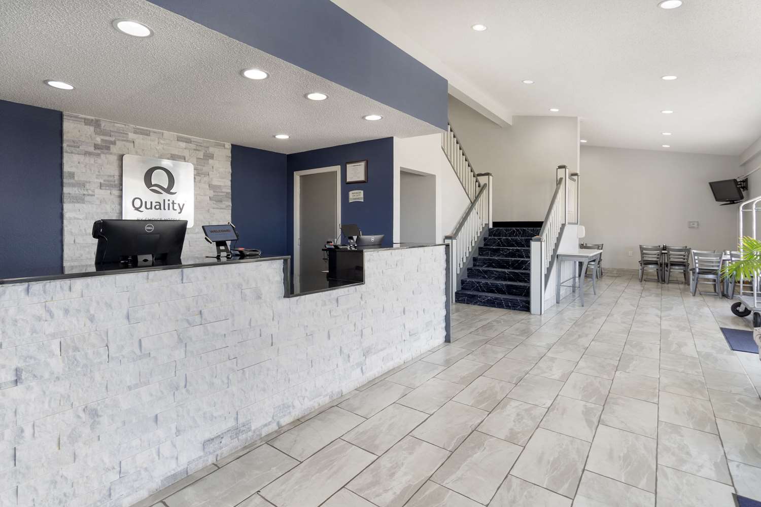 Quality Inn & Suites Bloomington University Area 8/19