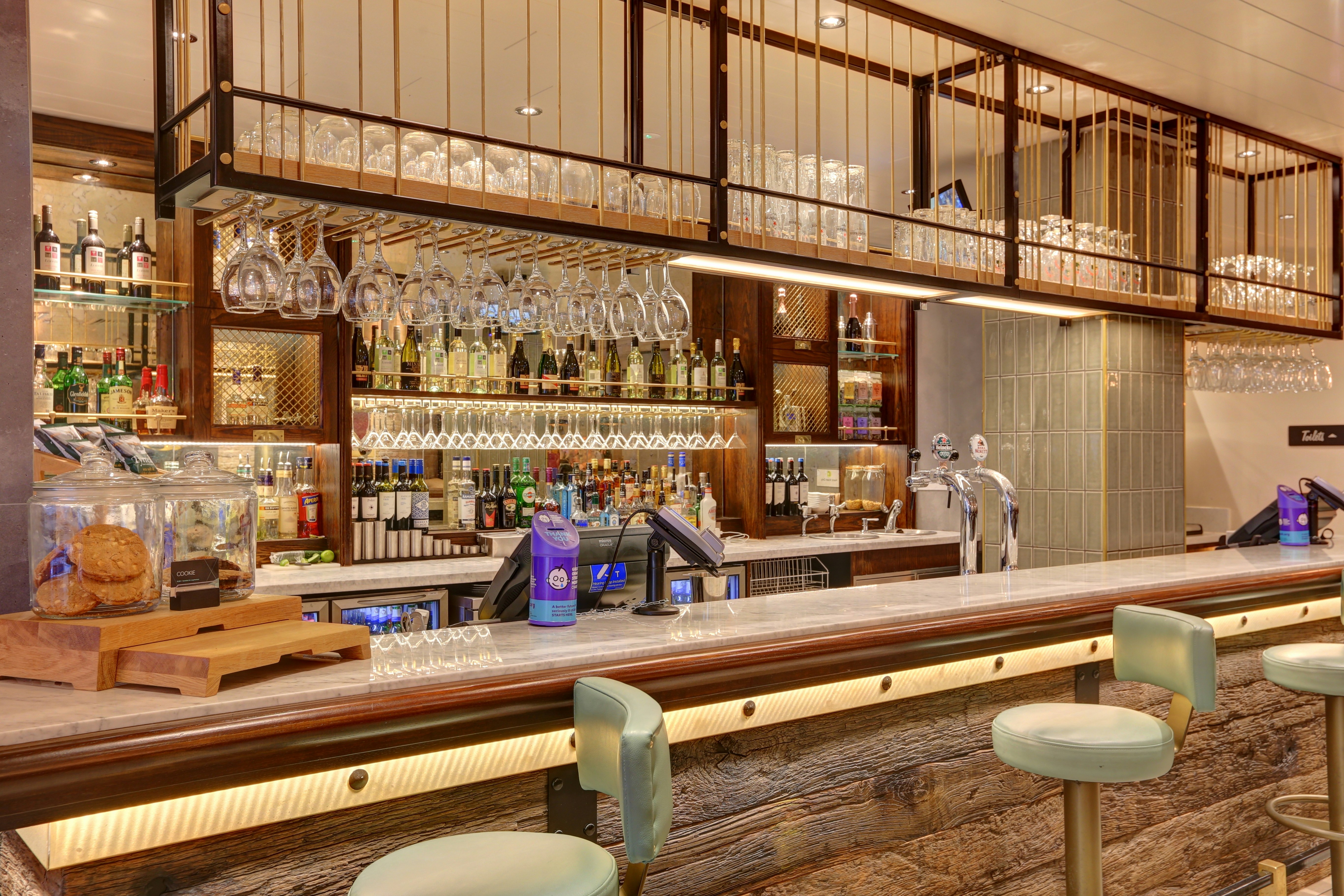 hub by Premier Inn London Westminster Abbey hotel 27/32