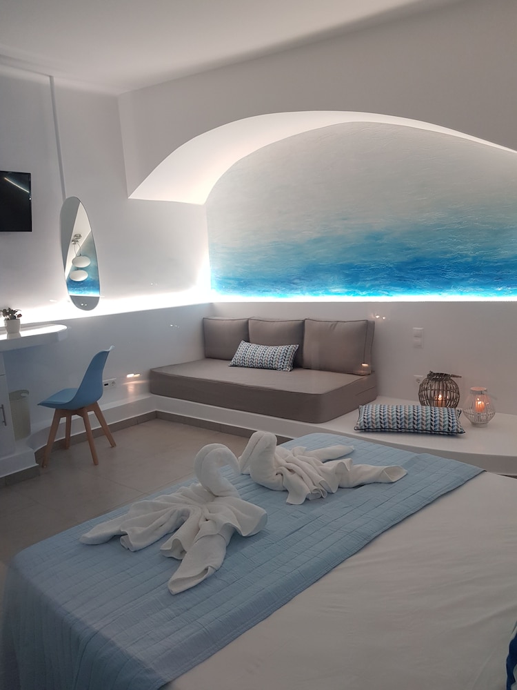 Amera Suites 30/48