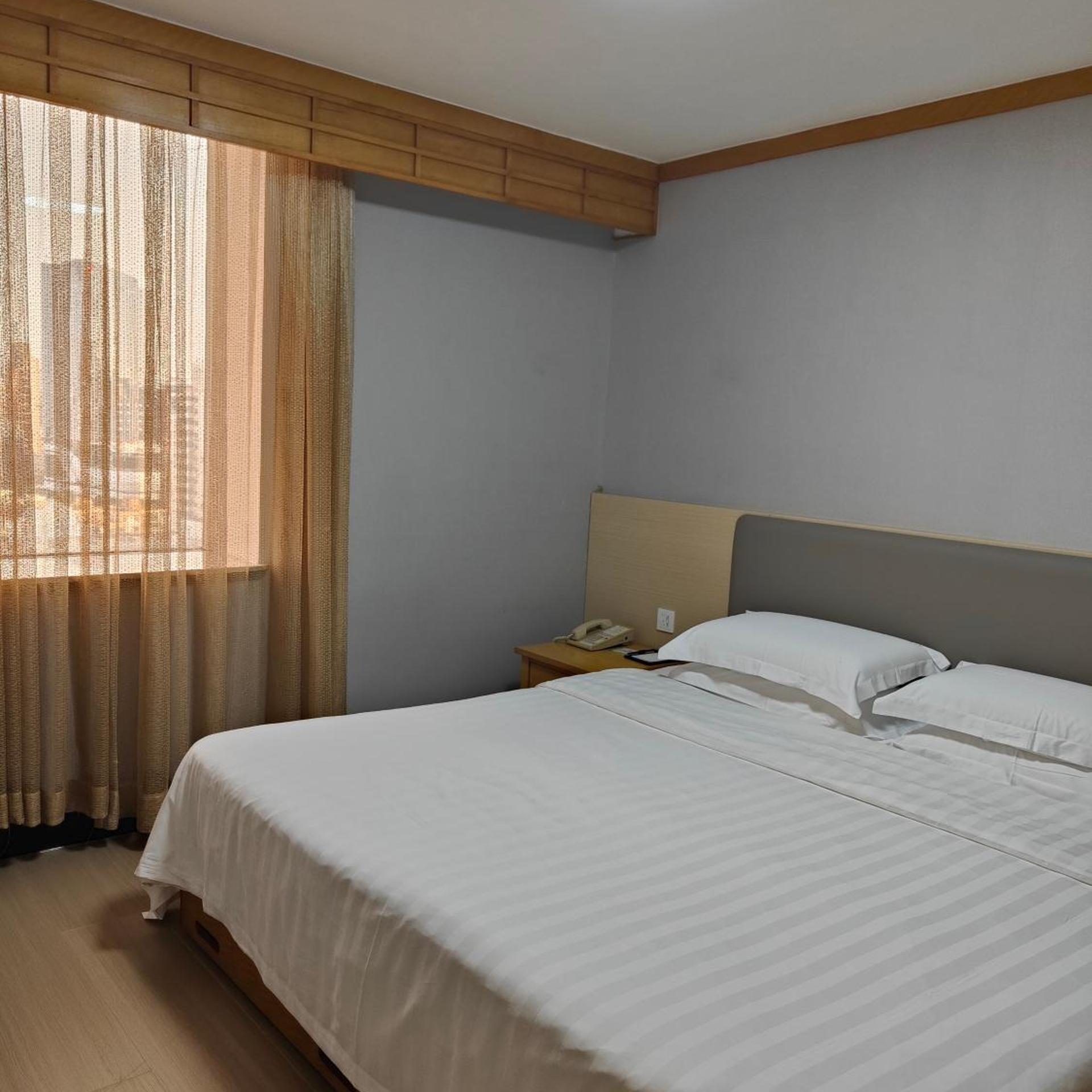 شقة بغرفة نوم واحدة، Guangdong Hotel Zhuhai Ex Guangdong Regency 2/10