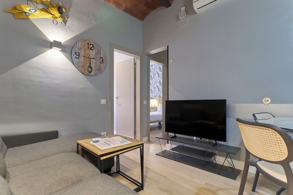 Fira Centric Apartments 65/72