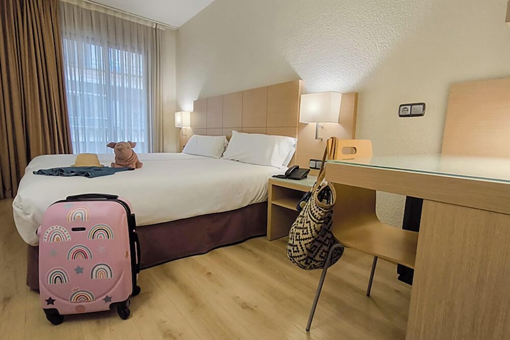 Standard, Twin Beds or Single Bed، Condes de Haro 5/9