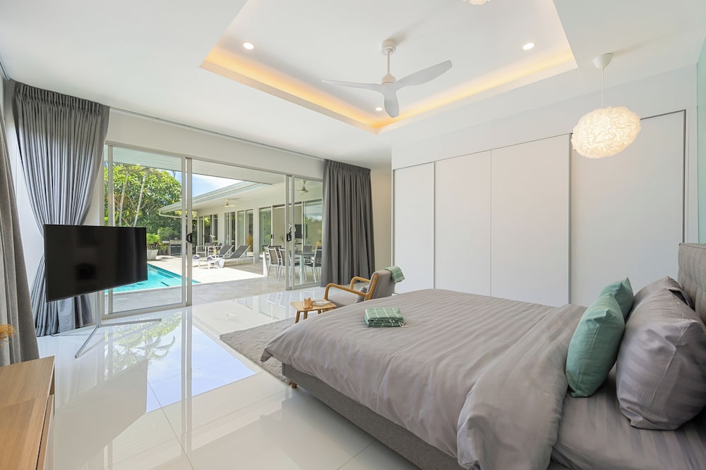 Villa White Orchid 7/50
