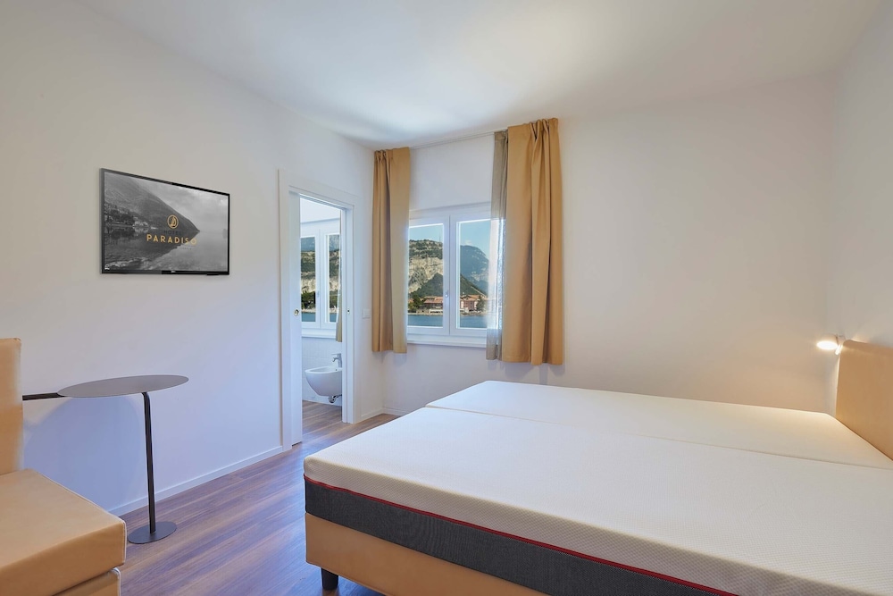 HOTEL PARADISO 19/59