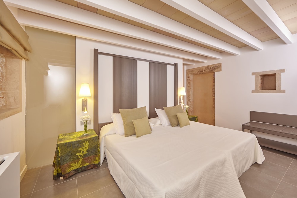 Bennoc Petit Hotel 25/80
