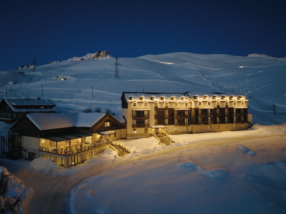 Alpina Hotel 3/50