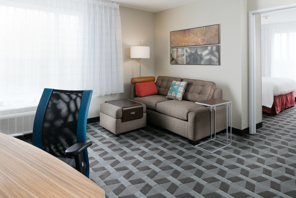 TOWNEPLACE SUITES KANSAS CITY AIRPORT 18/40