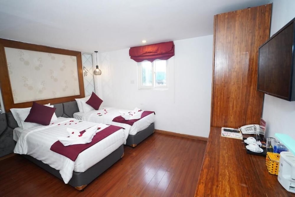 NT Elysian Hotel 11/76