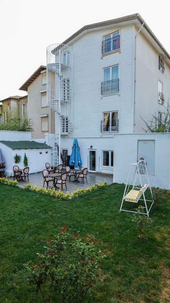 Petit Boutique Hotel 40/46