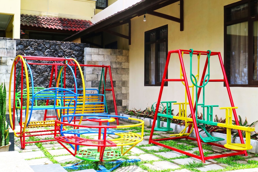 Saung Balibu Hotel 64/68
