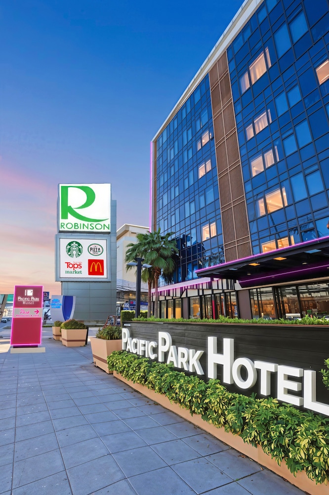 Pacific Park Hotel And Residence 61/64