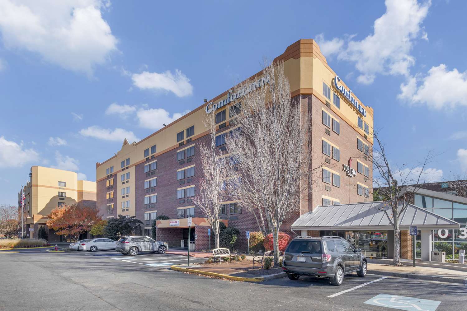 Comfort Inn University Center Fairfax VA 16/18