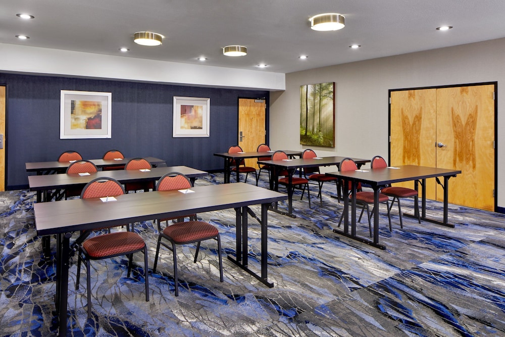 Fairfield Inn and Suites Gainesville 27/34