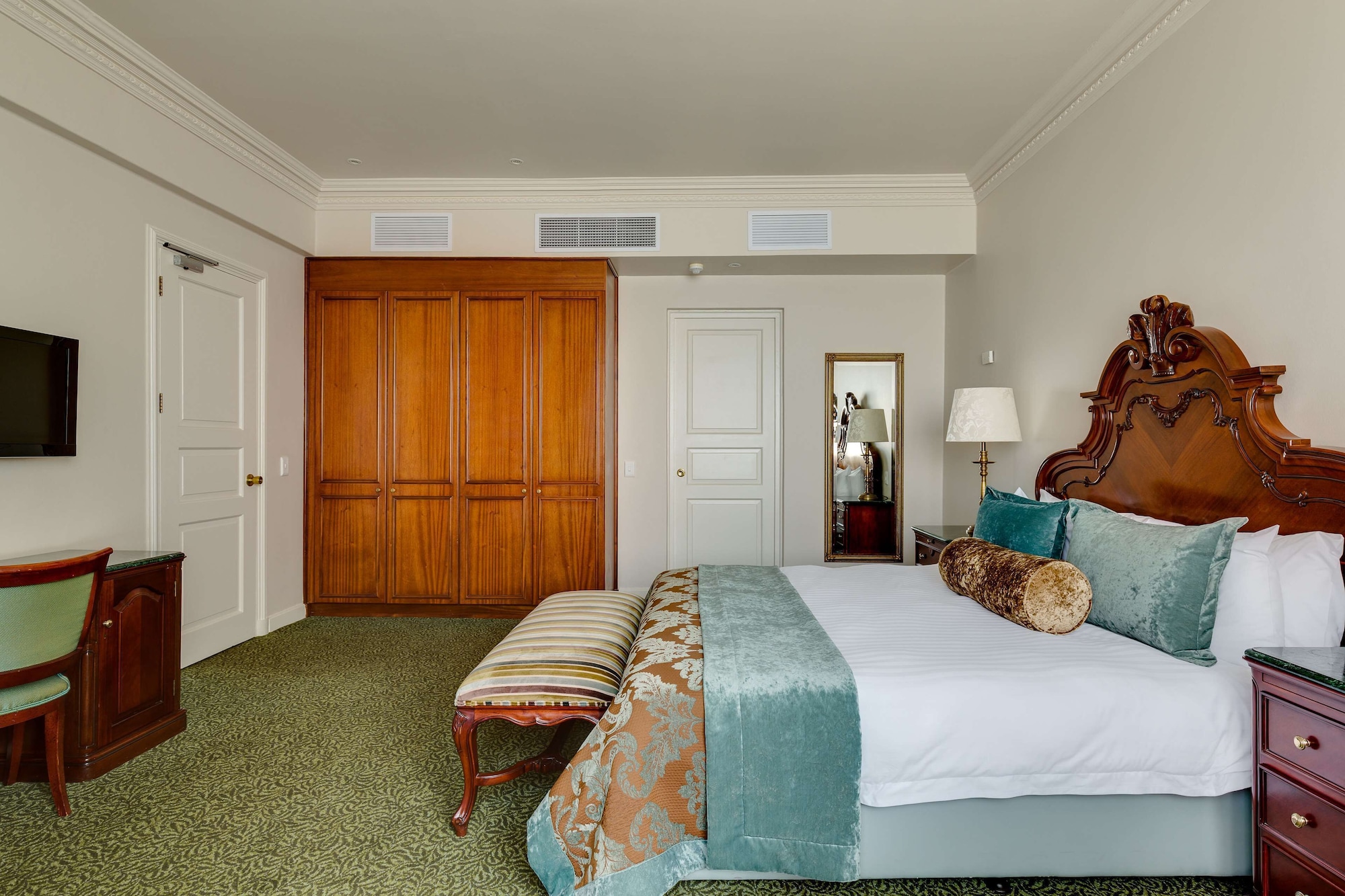 PRESIDENTIAL, SUITE