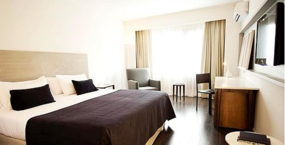 Room, Queen Bed, Accessible, Dazzler By Wyndham Buenos Aires Recoleta Ex Dazzler Recoleta 4/10