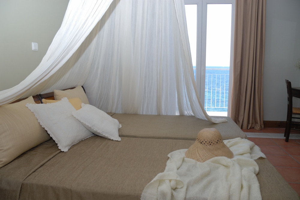 غرفة بسرير مزدوج بإطلالة على البحر، Golden View Beach 7/10