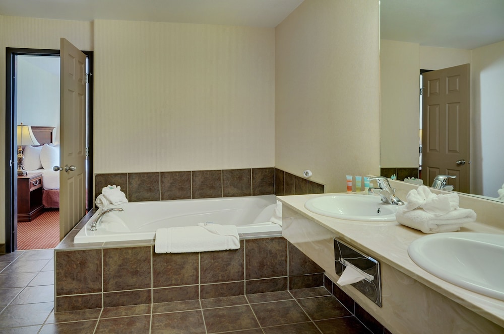 Pomeroy Inn Suites Hotel Dawson Creek 60/63
