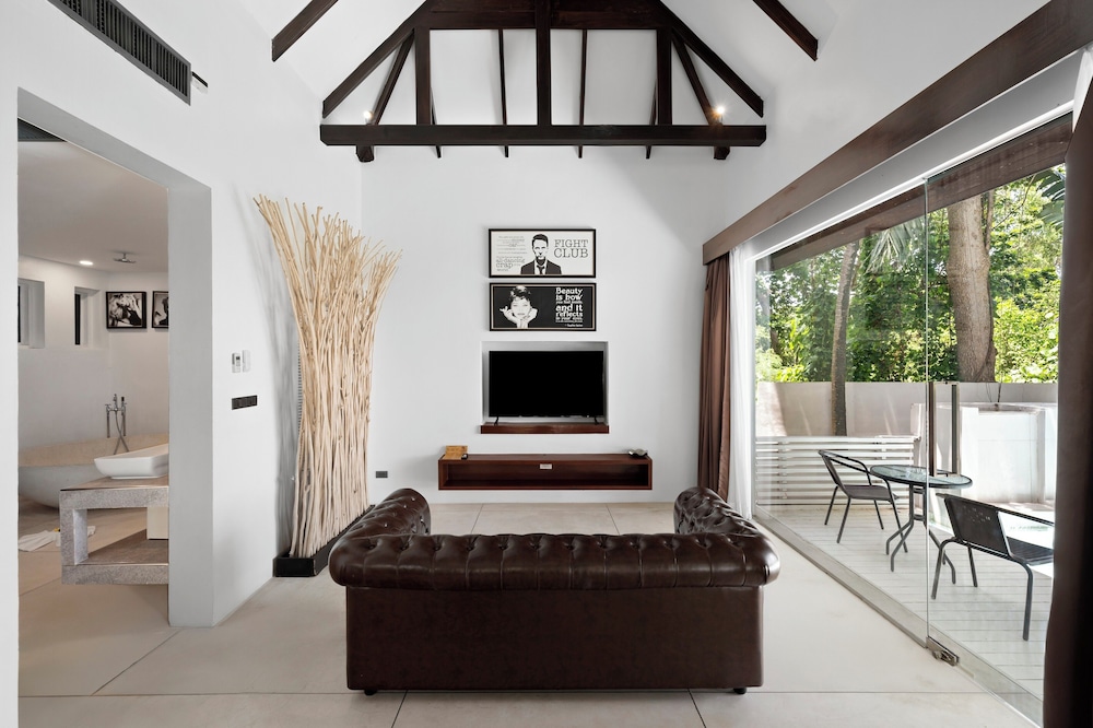 Zara Resort (ex The Privilege Hotel Ezra Royal Beach) 59/80