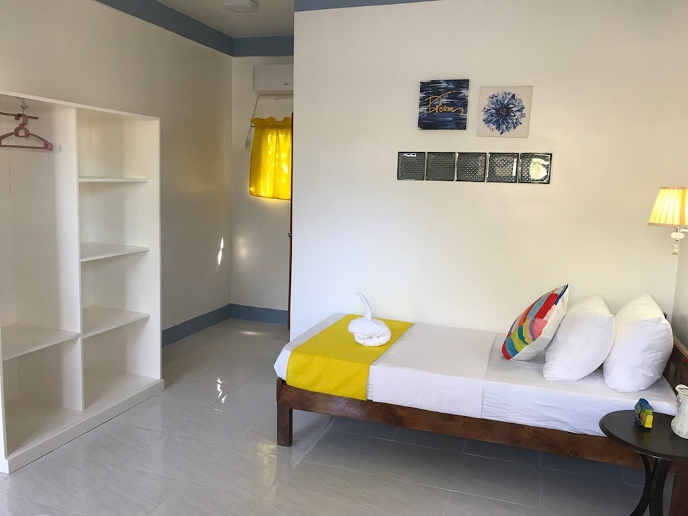 Neptune Diving Resort Moalboal 12/50