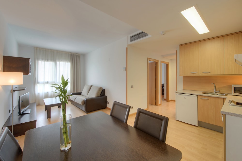 Madrid Airport Suites Affiliated By Melia 33/67