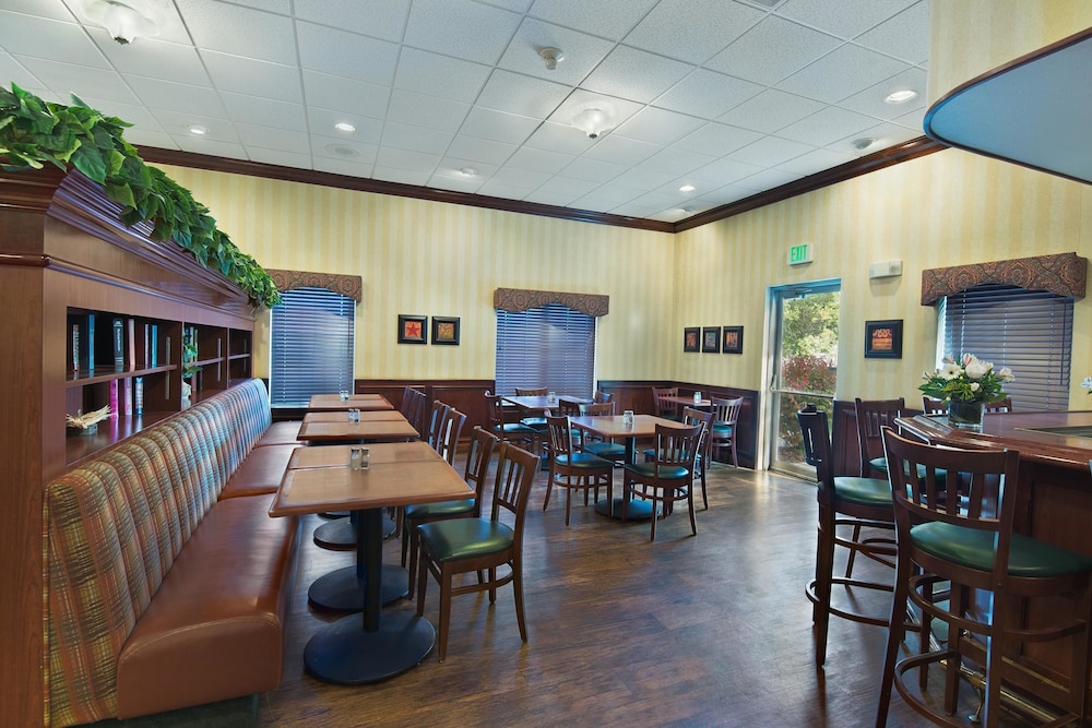 Oxford Suites Pendleton 43/54