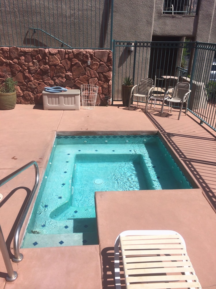 Southwest Inn at Sedona 9/72