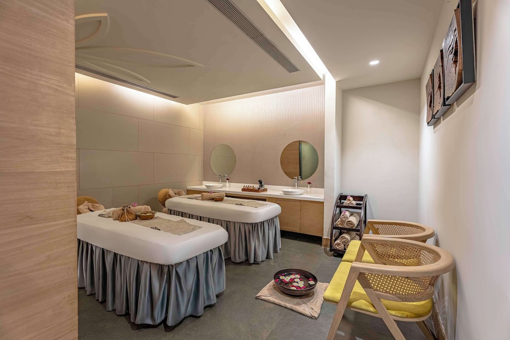 Radisson Gurugram Udyog Vihar 19/48