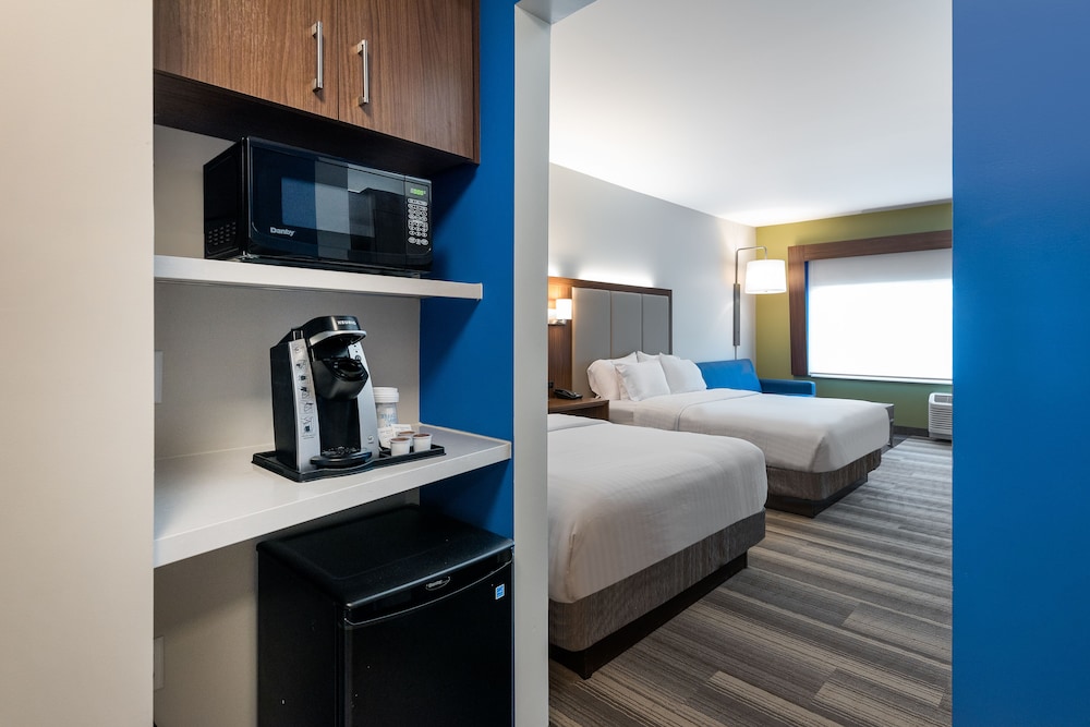 Holiday Inn Express & Suites Queensbury - Lake George Area 21/71