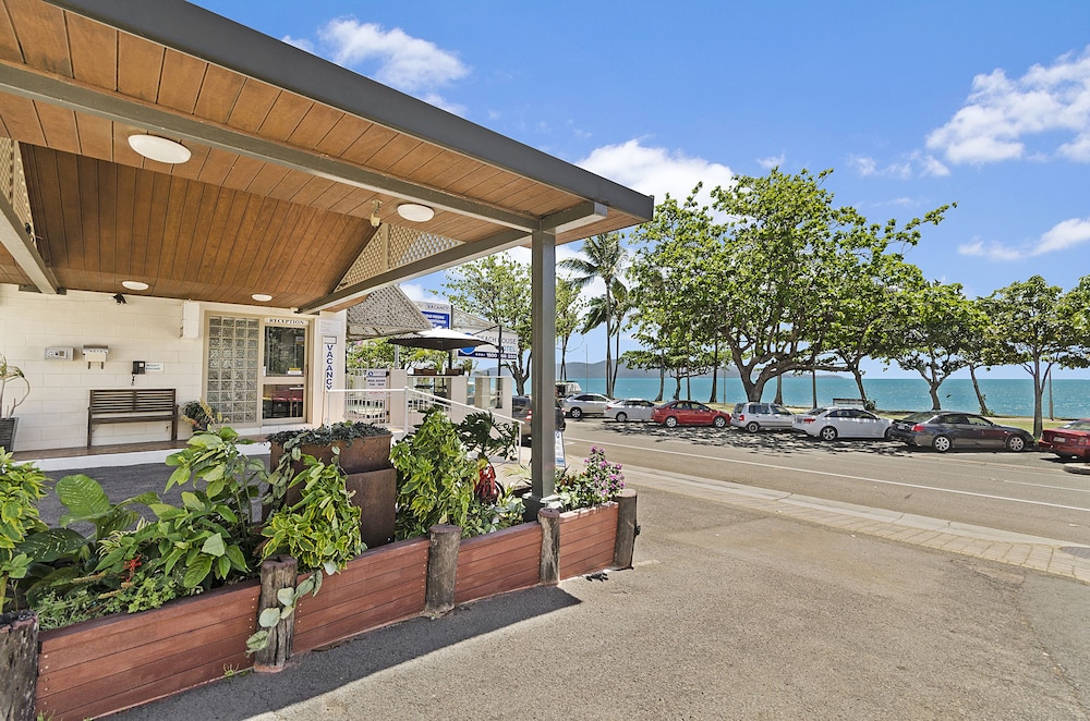 Beach House Motel 55/58
