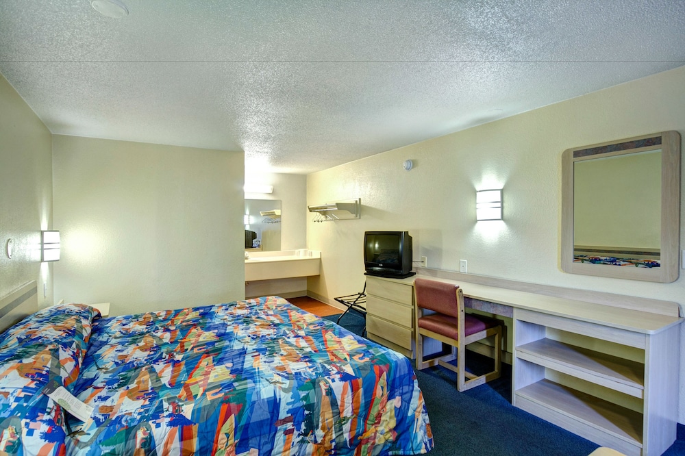 Knights Inn Burlington, NC 6/15