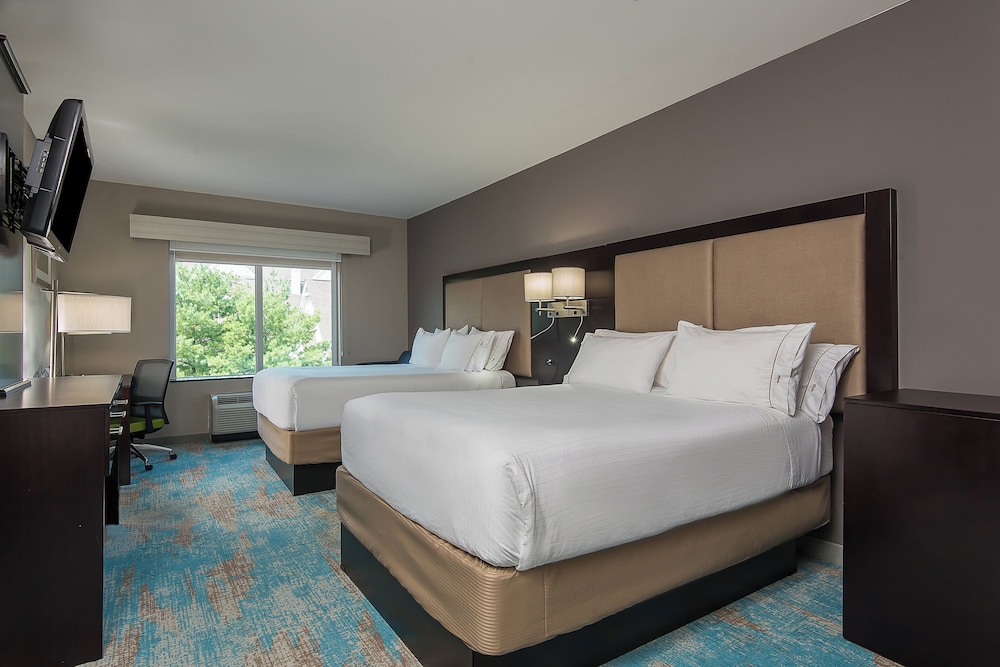 Standard, 2 Queen Beds, Extra Floor Space