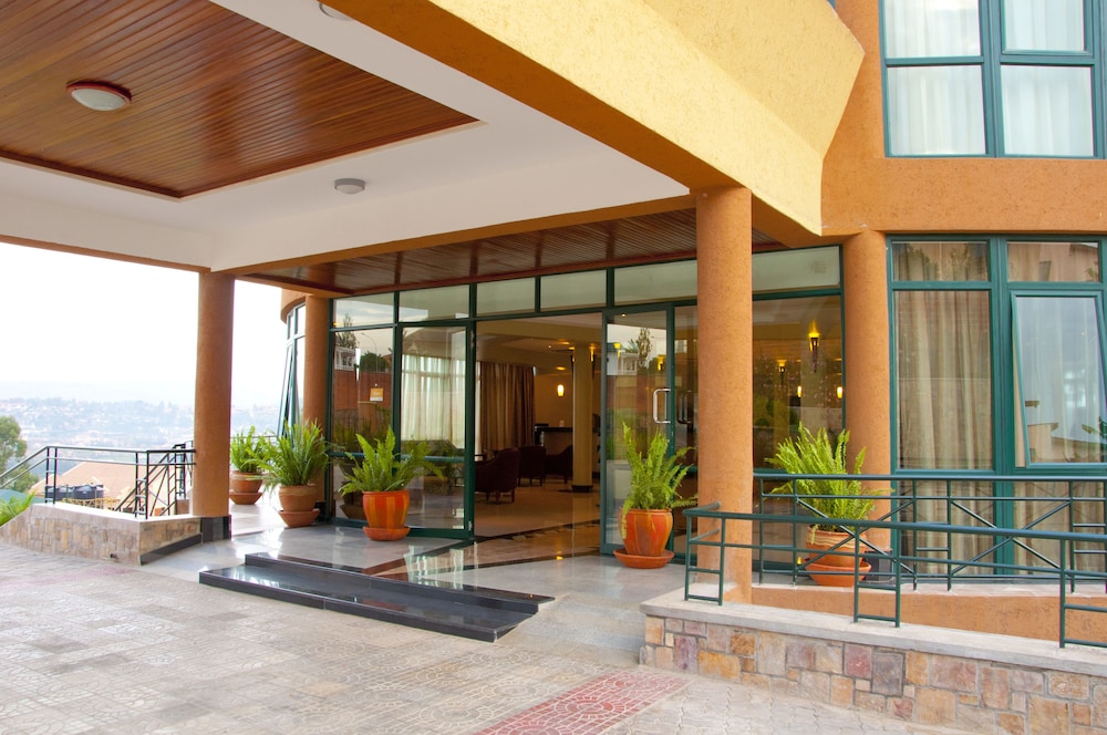 Gorillas Golf Hotel 11/55