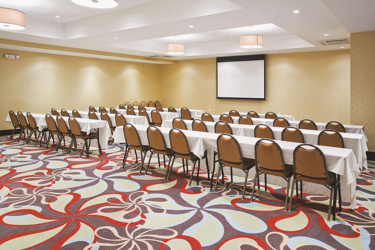 La Quinta Inn & Suites by Wyndham Hinesville - Fort Stewart 46/56